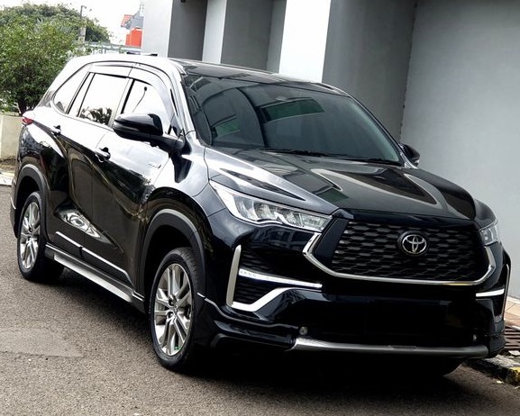 Toyota Innova Zenix.