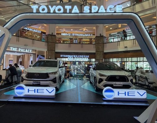 Toyota Space hadir di Mal Ska Pekanbaru.