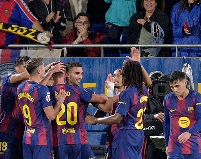 Barcelona meraih kemenangan meyakinkan 3-0 atas Getafe dalam lanjutan Liga Spanyol, Minggu (21/9/2025). Ferran Torres menjadi bintang dengan mencetak dua gol, sementara Dani Olmo turut menyumbang satu gol bagi tim asuhan Hansi Flick.(AFP/MANAURE QUINTERO)
