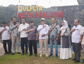 DPRD Riau tinjau langsung kondisi waduk PLTA Koto Panjang.(foto: fitri/halloriau.com)