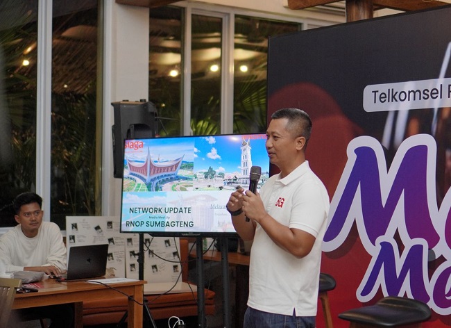 General Manager Regional Network Operations & Productivity Sumbagteng Agus Sugiarto.