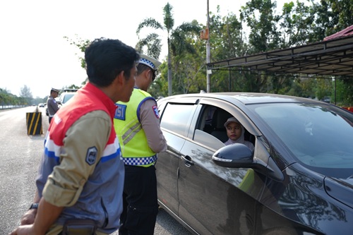 Kilang Pertamina Dumai dan Polres Dumai mengadakan razia lalu lintas di Bukit Datuk (foto/ist)
