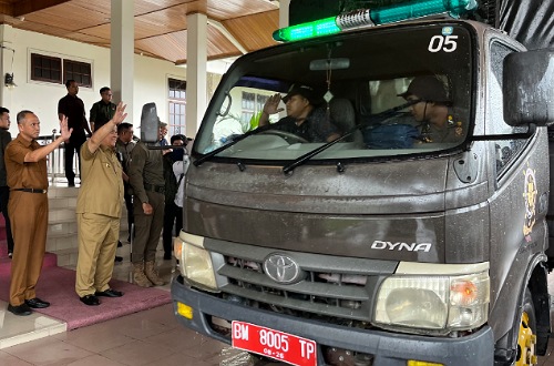 Pemprov Riau salurkan bantuan untuk korban bencana di 3 provinsi di Sumatera.(foto: sri/halloriau.com)