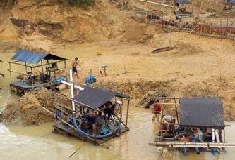 Aktivitas tambang emas ilegal di Kuansing.(foto: int)