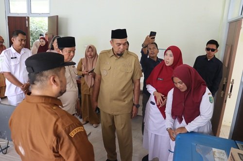 Bupati Inhu Ade Agus dan Wabup Hendrizal cek langsung layanan Puskesmas Batang Peranap (foto/ist)