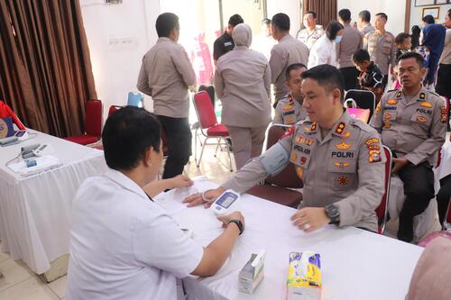 Polres Pelalawan selenggarakan bakti kesehatan massal gratis (Foto: Andy Indrayanto)