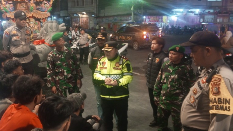 Kapolsek Bangko, Kompol Buyung Kardinal pimpin patroli gabungan (foto/Afrizal)