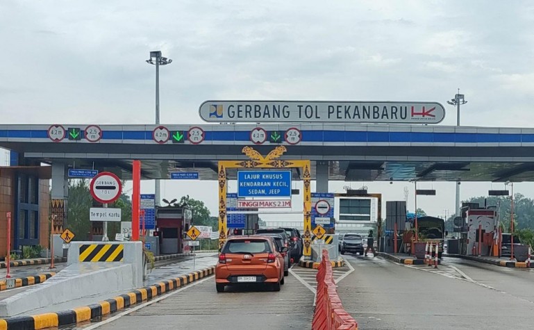 Arus lalu lintas di Jalan Tol Pekanbaru–XIII Koto Kampar melonjak signifikan selama libur panjang Isra Miraj (foto/ist)