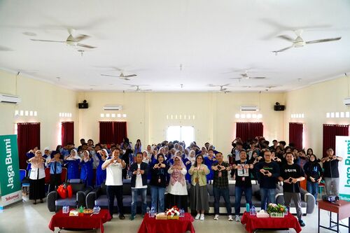 Telkomsel mengedukasi siswa SMKN 1 Bintan Timur. (Foto: Istimewa)