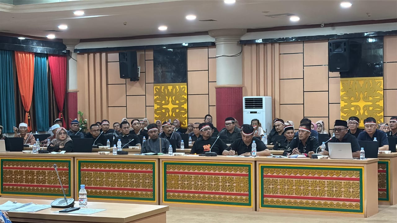Ratusan warga di Dumai yang terdampak status BMN datangi DPRD Riau (foto/fitri)