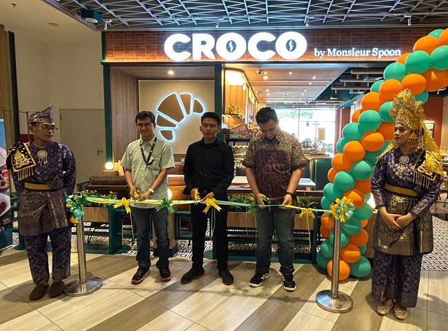 Peresmian Croco ditandai dengan pengguntingan pita di Living World, Jumat (14/11/2025). Foto Ist