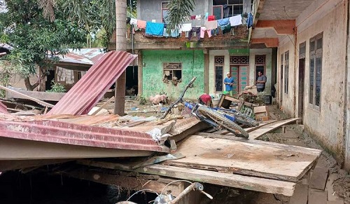 Puing-puing sisa bencana di Sumbar.(foto: kompas.com)