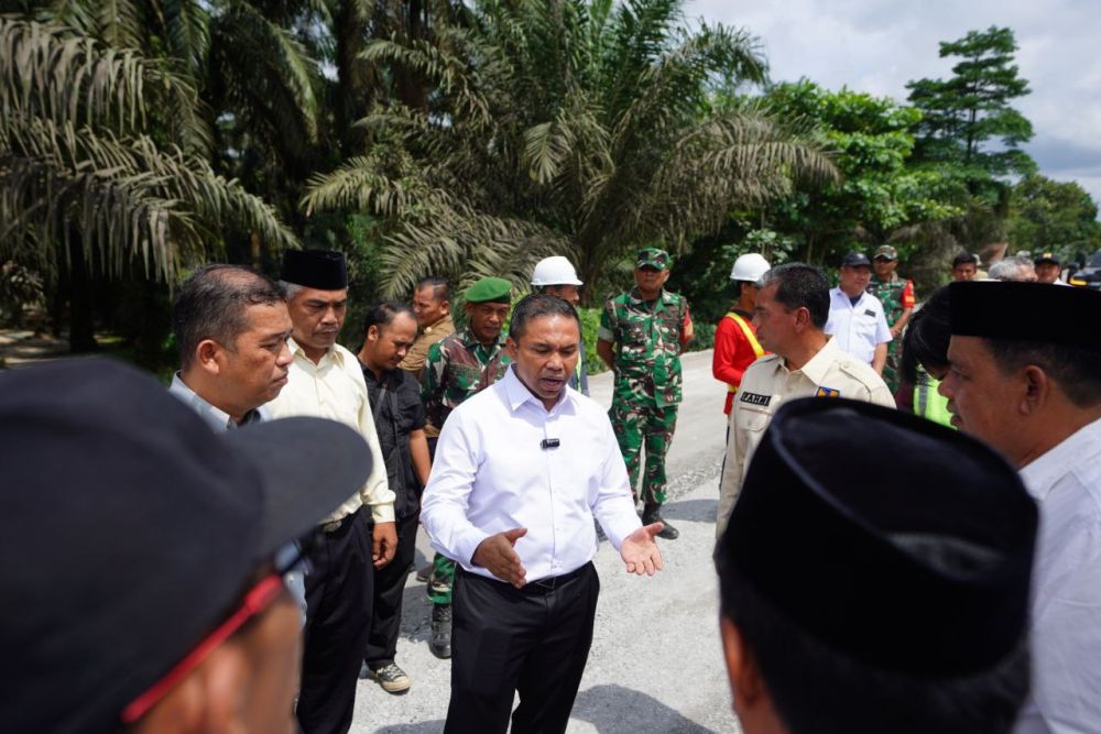 Jalan penghubung Selensen–Bagan Jaya segera tuntas, Gubri Wahid ingatkan soal tonase (foto/MCR)