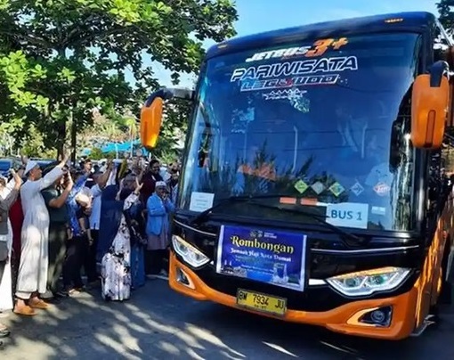 Proses pemberangkatan jemaah haji asal Provinsi Riau.