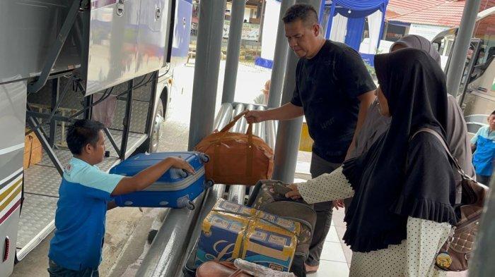 Terminal BRPS Pekanbaru saat arus balik lebaran 2025.(foto: tribunpekanbaru.com)