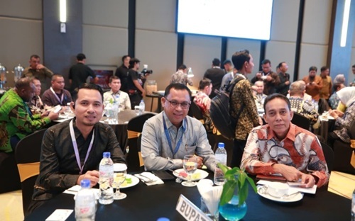 Sekda Rohil Fauzi Efrizal menghadiri Rakernas XVII Apkasi di Batam (foto/ist)