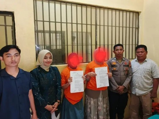 Dua IRT di Kuansing yang keroyok janda muda ditahan polisi (foto/klikmx)
