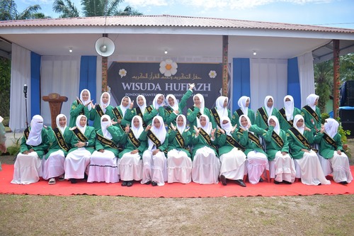 Pondok Pesantren Al Hidayah Baznas Riau II di Rupat Utara mewisudakan 46 santri dan santriwati. (Foto: Sri Wahyuni)