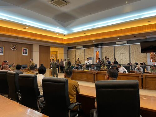 Perwakilan aksi massa tolak relokasi TNTN diterima oleh Pemprov Riau. (Foto: Sri Wahyuni)