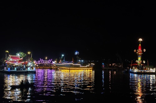 Rakik Danau Maninjau, tradisi unik saat malam Idulfitri di Sumbar.(foto: fitri/halloriau.com)