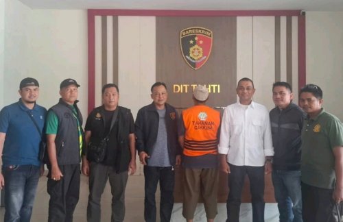 Pelaku ilegal logging di TN Bukit Tiga Puluh ditangkap.(foto: mcr)