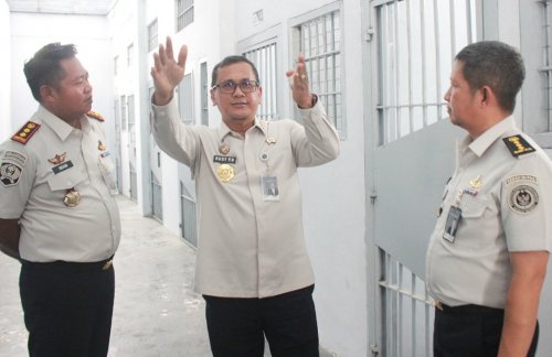 Kakanwil Ditjenpas Riau saat meninjau Lapas Bagansiapiapi.(foto: afrizal/halloriau.com)