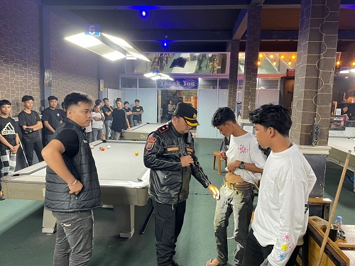 Polsek Bangko sisir tempat hiburan malam di Bagansiapiapi.(foto: afrizal/halloriau.com)