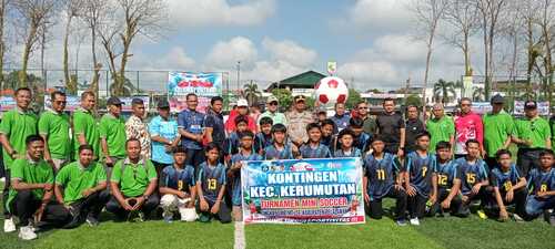 Wabup Pelalawan, Husni Tamrin membuka Turnamen Mini Soccer SMP se-Kabupaten Pelalawan 2025. (Foto: Andi Indrayanto)