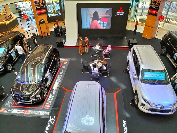 Mitsubishi Motors Supermarket Exhibition di Mall Living World Pekanbaru.

