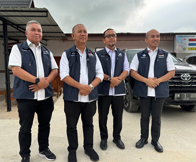 Rektor UIR Prof. Dr. Syafrinaldi SH, MCL, Wakil Rektor I Assoc. Prof. Dr. Syafhendry, MSi, Wakil Rektor II Assoc. Prof. Dr.  Firdaus Abdurrahman dan Wakil Rektor III Assoc. Prof. Dr. Admiral, SH MH.