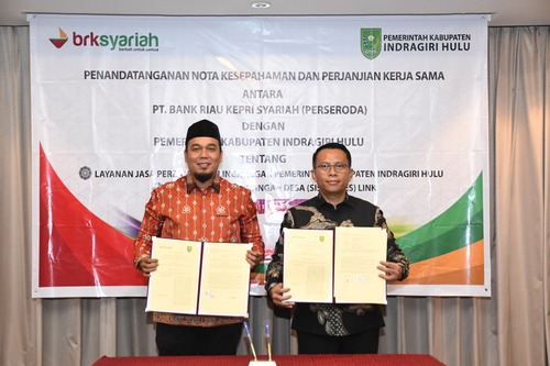 BRK Syariah dan Pemkab Indragiri Hulu menandatangani MoU. (Foto: Sri Wahyuni)