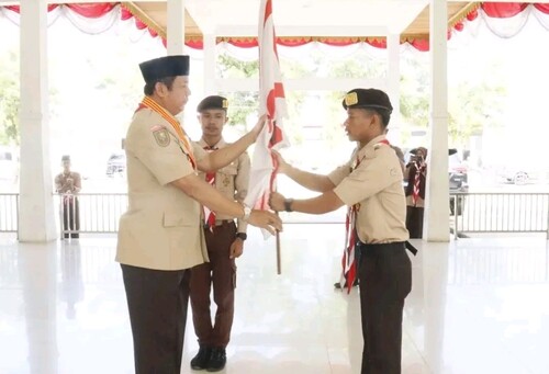 Wakil Bupati Indragiri Hulu, Hendrizal, melepas kontingen Jambore Pramuka
