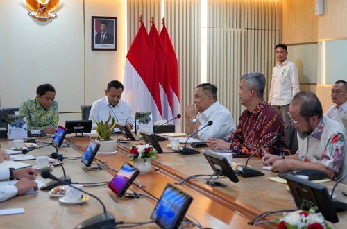 Audiensi Plt Gubernur Riau, SF Hariyanto bersama Menhut bahas isu strategis di Riau.(foto: mcr)