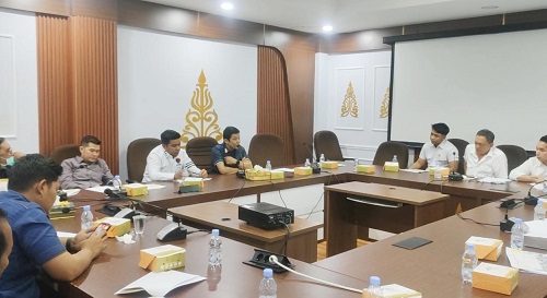Hearing Komisi IV DPRD Pekanbaru dengan PT Yabisa Sukses Mandiri.(foto: mimi/halloriau.com)
