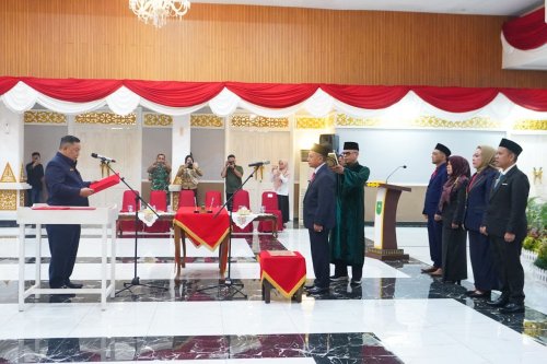 Lima Komisioner KI Riau periode 2026–2030 resmi dilantik Plt Gubri SF Hariyanto (foto/int)