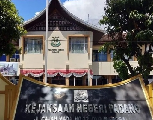 Kejaksaan Negeri (Kejari) Padang.