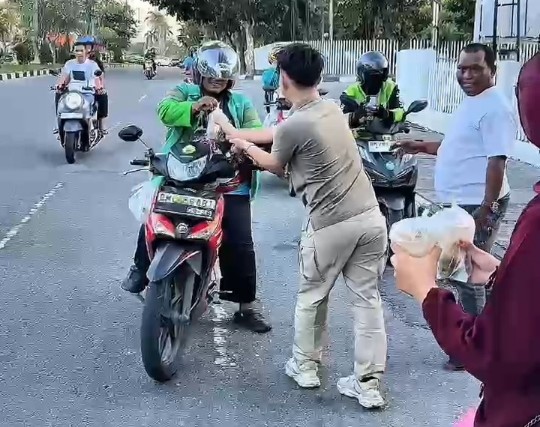 Semangat silaturahmi Ramadan, NasDem Riau hadirkan takjil gratis setiap hari (foto/ist)