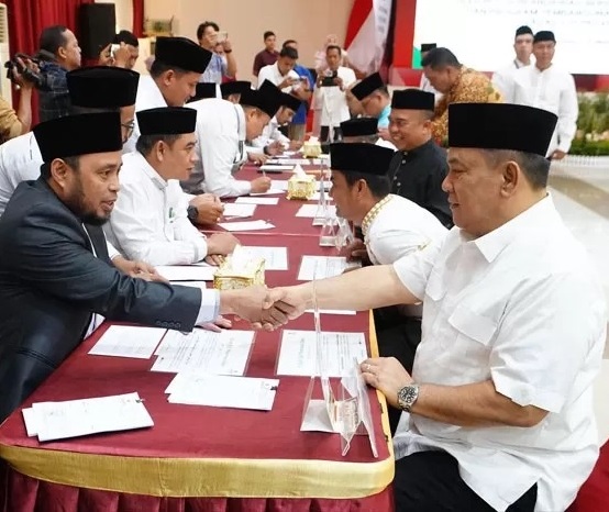 Pelaksana Tugas (Plt) Gubernur Riau, SF Hariyanto pimpin gerakan zakat ASN Pemprov Riau.