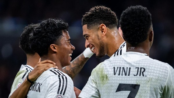 Real Madrid lolos ke final Copa del Rey usai ditahan Real Sociedad 4-4 di leg kedua semifinal. Los Blancos unggul agregat 5-4 dan maju ke partai puncak.