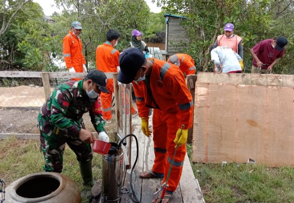 Tim Gerak Cepat saat penanggulangan KLB Malaria di Inhil (foto/Yendra)
