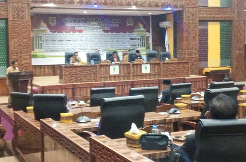 Paripurna DPRD Rohil bahas dua Ranperda.(foto: afrizal/halloriau.com)
