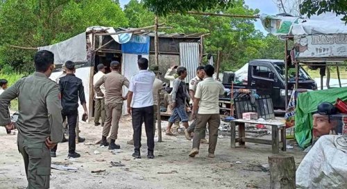 Penertiban Satpol PP Pekanbaru di kawasan Stadion Utama Riau.(foto: pekanbaru.go.id)