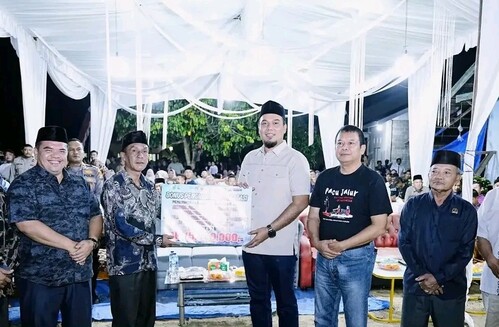 Bupati dan Wabup Inhu hadiri acara syukuran di Desa Pekanheran untuk merayakan keberhasilan sampan jalur Panglimo Rimbo Piako. (Foto: Andri Subakti)