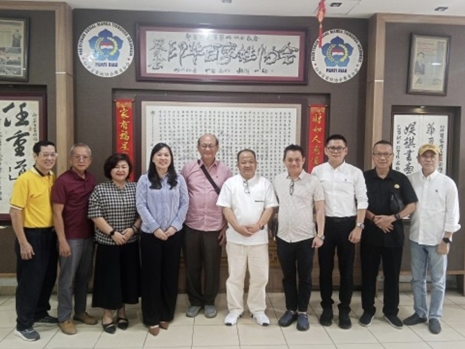 Panitia Musyawarah Provinsi (Musprov) V PSMTI Riau foto bersama di Sekretariat PSMTI Riau Jalan Setiabudhi Pekanbaru (foto/MRC)