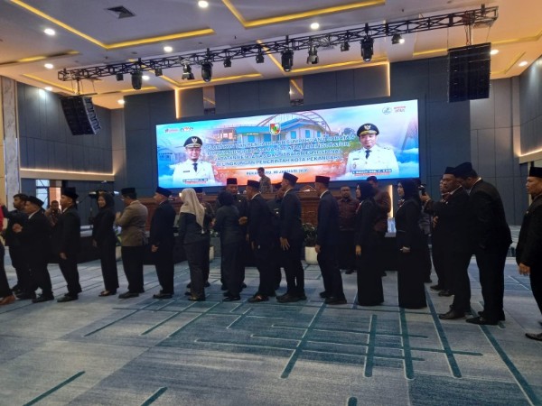 Wawako Pekanbaru, Markarius Lantik 43 Pejabat, Satu Eselon II Dikukuhkan