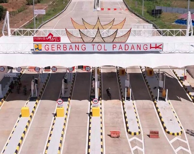 Gerbang Tol Padang.