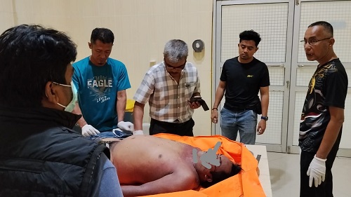 Temuan mayat di Pangkalan Kerinci.(foto: andi/halloriau.com)
