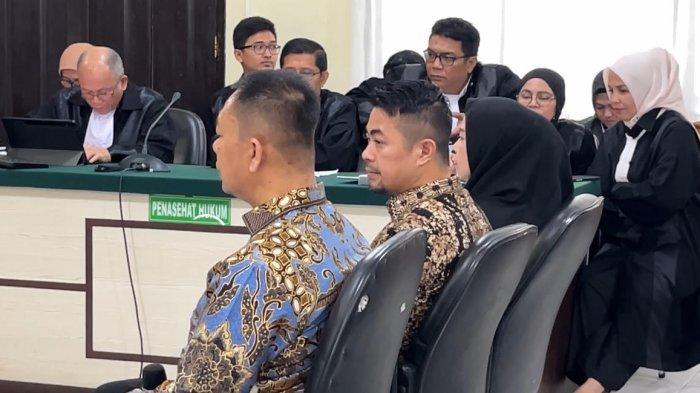 Sidang pembacaan dakwaan kasus OTT KPK kepada Eks Pj Walikota Pekanbaru Risnandar Mahiwa dan Indra Pomi.(foto: tribunpekanbaru.com)