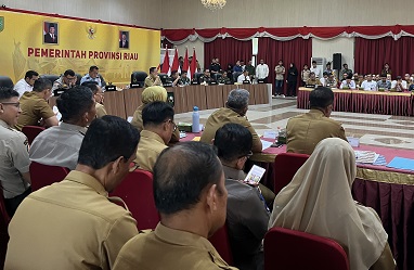 Plt Gubernur Riau, SF Hariyanto memimpin rakor mitigasi bencana hidrometeorologi.(foto: sri/halloriau.com)