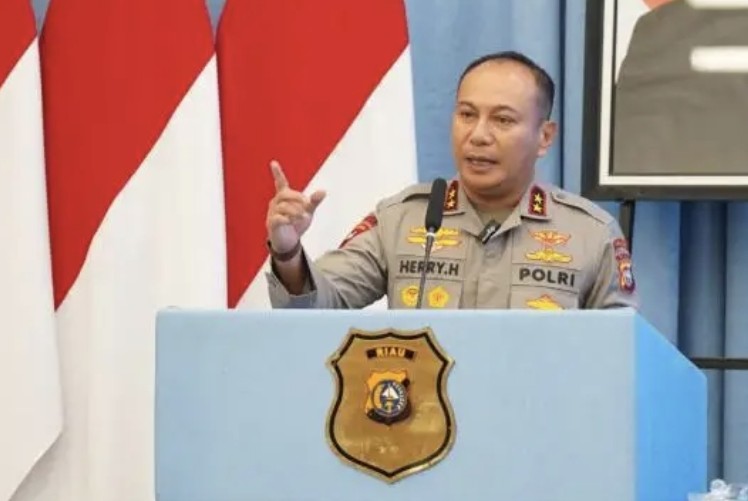 Kapolda Riau Irjen Dr Herry Heryawan melarang pesta kembang api Tahun Baru 2026 (foto/ist)